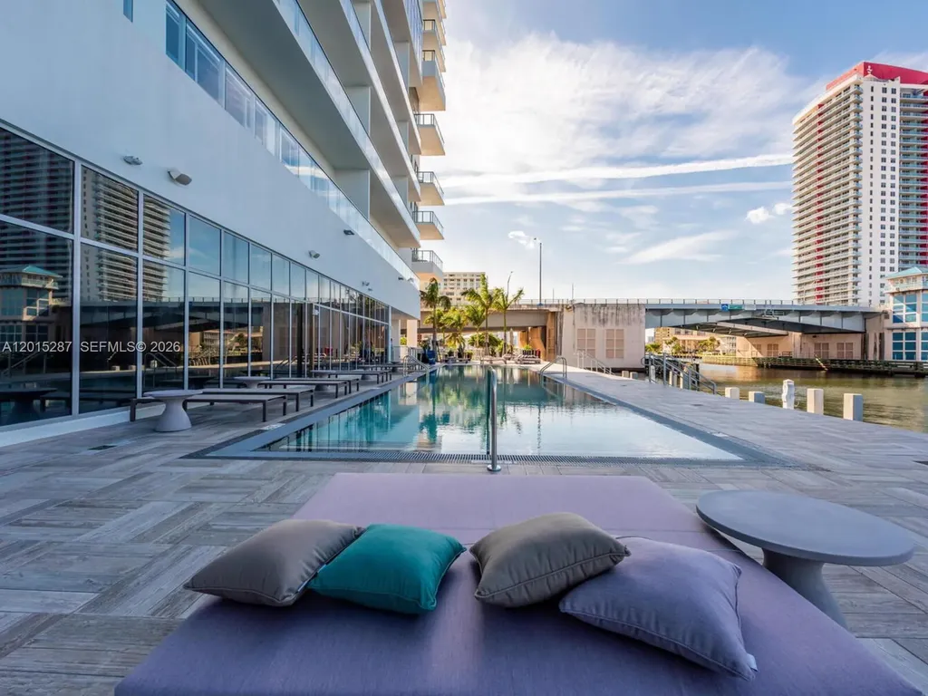 4010 S Ocean Drive Hollywood FL 33019