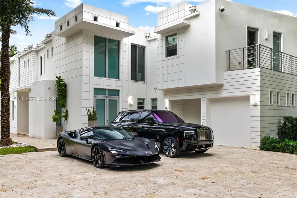 3917 S Le Jeune Road Miami FL 33146