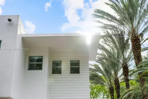 3917 S Le Jeune Road Miami FL 33146