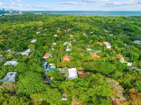 3917 S Le Jeune Road Miami FL 33146