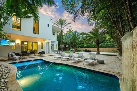 3917 S Le Jeune Road Miami FL 33146