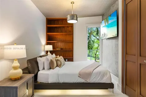 3917 S Le Jeune Road Miami FL 33146