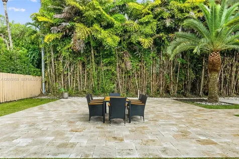 3917 S Le Jeune Road Miami FL 33146