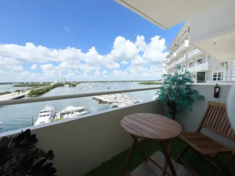7904 West Drive North Bay Village FL 33141