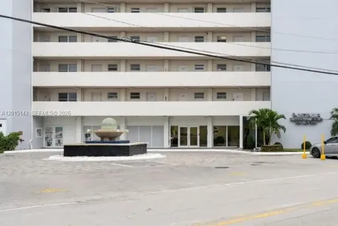 7904 West Drive North Bay Village FL 33141