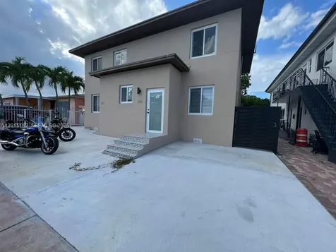 943 79th Terrace Miami Beach FL 33141