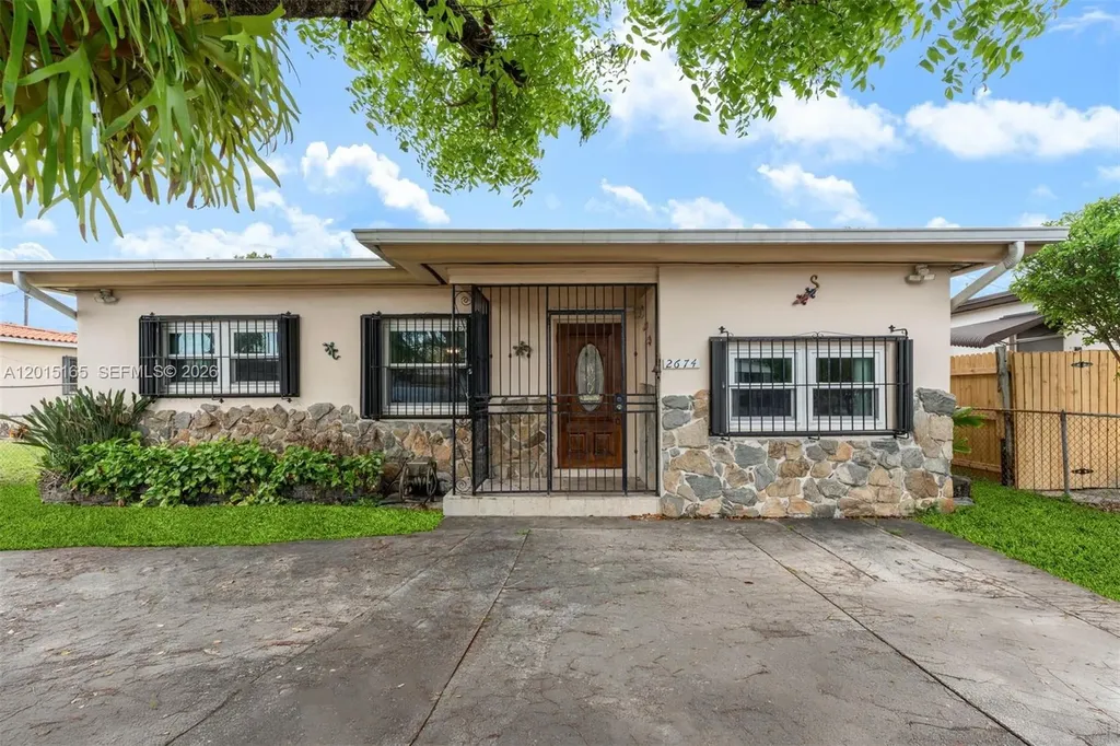 2674 W 8th Court Hialeah FL 33010