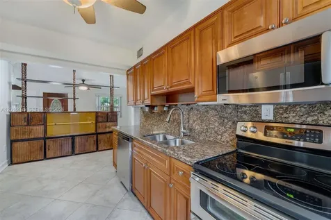 2674 W 8th Court Hialeah FL 33010