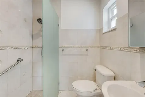 2674 W 8th Court Hialeah FL 33010