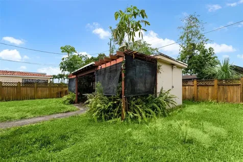 2674 W 8th Court Hialeah FL 33010
