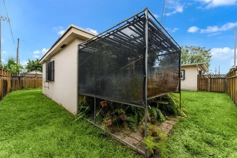 2674 W 8th Court Hialeah FL 33010