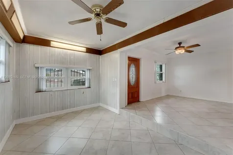 2674 W 8th Court Hialeah FL 33010