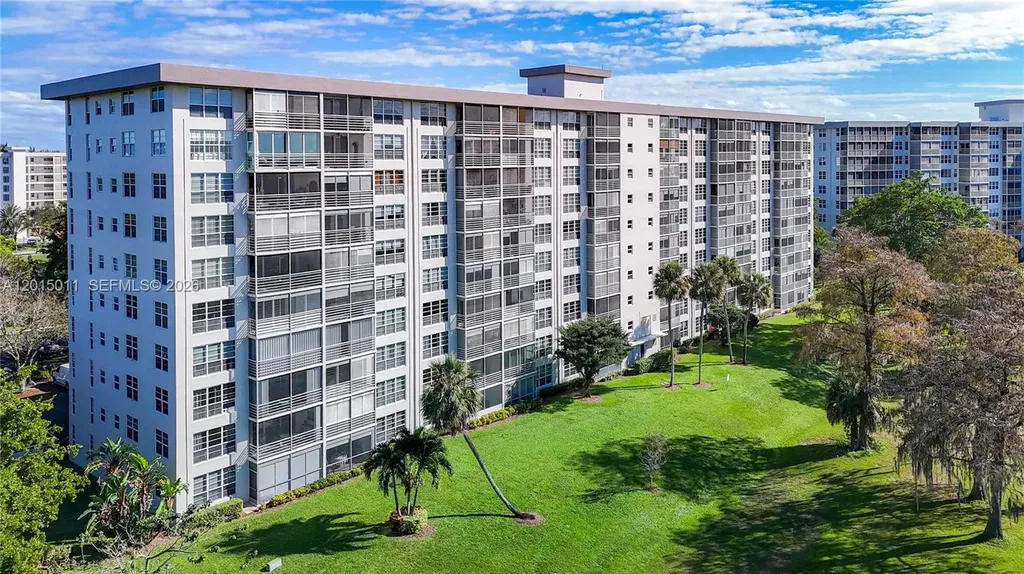 605 Oaks Drive Pompano Beach FL 33069