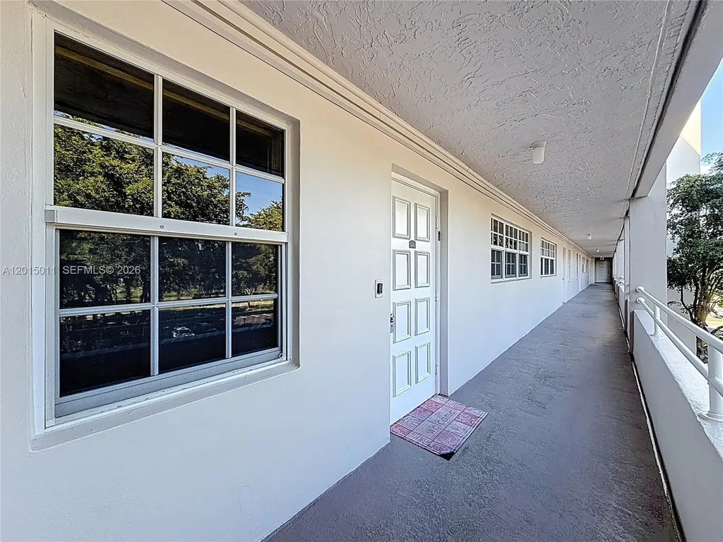 605 Oaks Drive Pompano Beach FL 33069