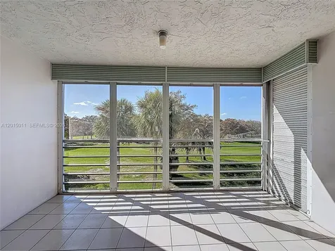 605 Oaks Drive Pompano Beach FL 33069