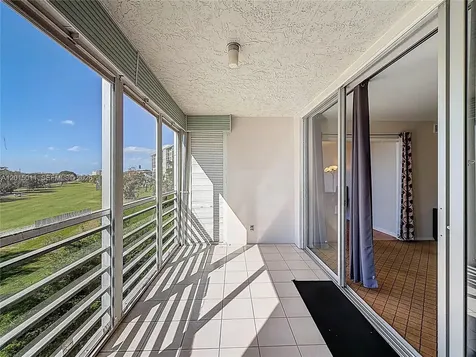 605 Oaks Drive Pompano Beach FL 33069