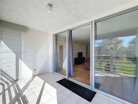 605 Oaks Drive Pompano Beach FL 33069