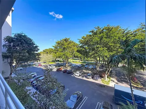 605 Oaks Drive Pompano Beach FL 33069