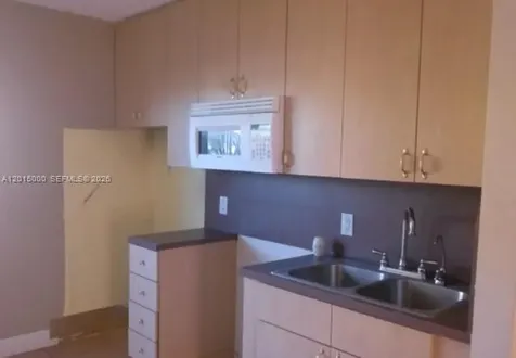 5490 W 21st Court Hialeah FL 33016