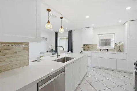9011 NW 15th Place Plantation FL 33322