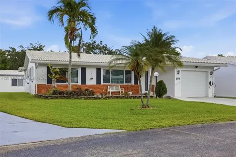9011 NW 15th Place Plantation FL 33322