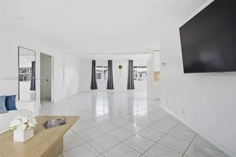 9011 NW 15th Place Plantation FL 33322