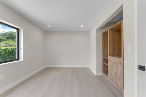 3250 SW 68th Avenue Miami FL 33155