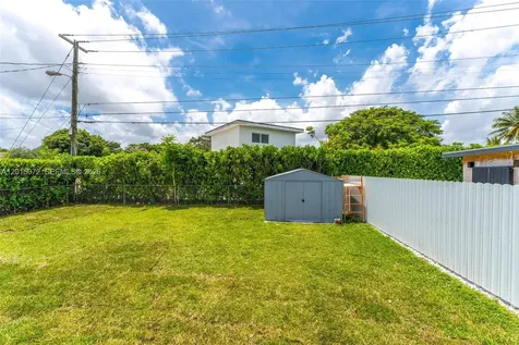 3250 SW 68th Avenue Miami FL 33155