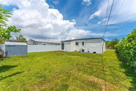 3250 SW 68th Avenue Miami FL 33155