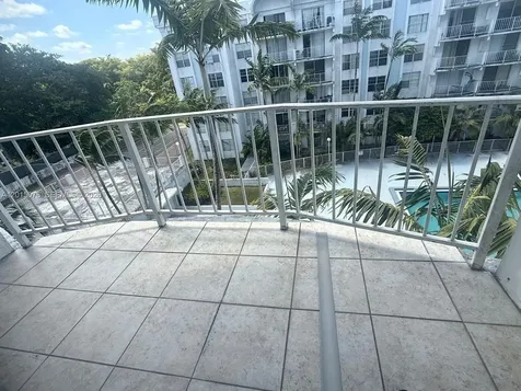 488 NW 165th St Road Miami FL 33169
