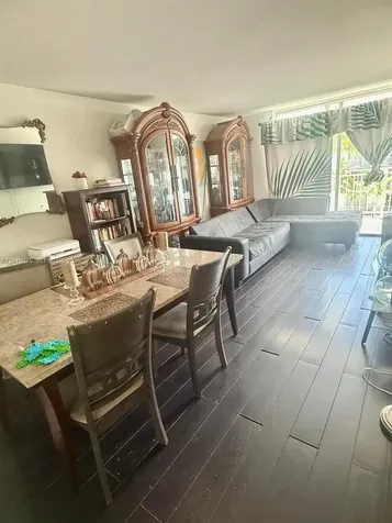 488 NW 165th St Road Miami FL 33169