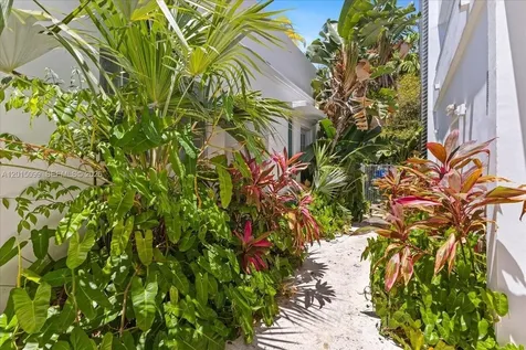 421 Meridian Avenue Miami Beach FL 33139