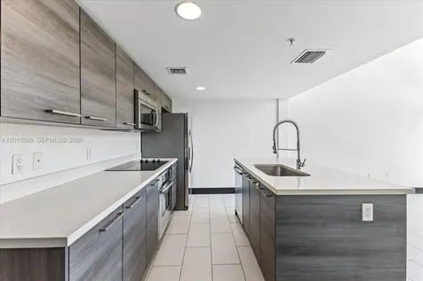 421 Meridian Avenue Miami Beach FL 33139