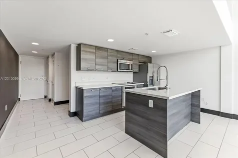 421 Meridian Avenue Miami Beach FL 33139