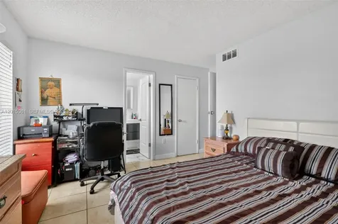 1755 W 60th Street Hialeah FL 33012