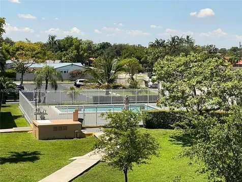 10300 Coral Way Miami FL 33165