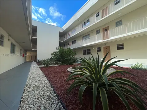 10300 Coral Way Miami FL 33165