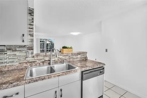 800 Sorrento Drive Weston FL 33326