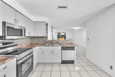 800 Sorrento Drive Weston FL 33326