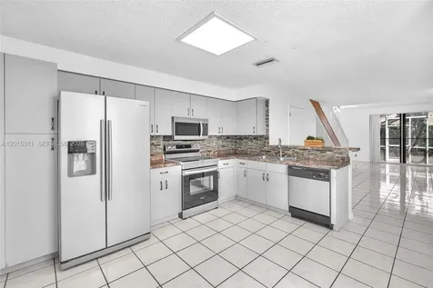 800 Sorrento Drive Weston FL 33326