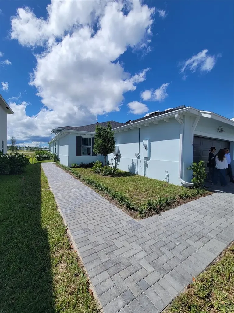 1689 Whistlegrass Lane Loxahatchee FL 33470