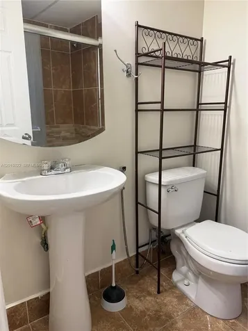5490 W 21st Court Hialeah FL 33016