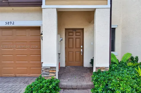 5892 Mustang Manor Davie FL 33314