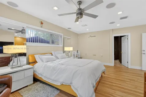 9261 SW 88 Street Miami FL 33176