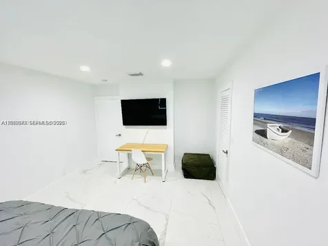 218 SE 3rd Place Dania Beach FL 33004