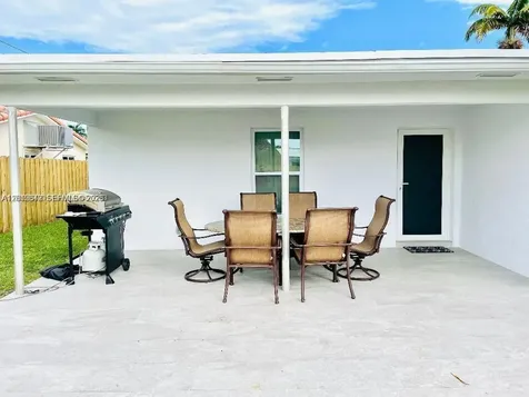 218 SE 3rd Place Dania Beach FL 33004