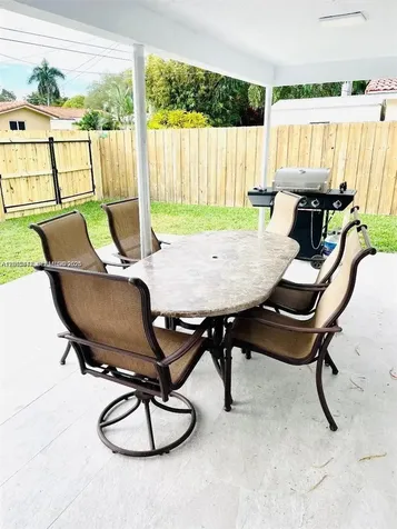 218 SE 3rd Place Dania Beach FL 33004