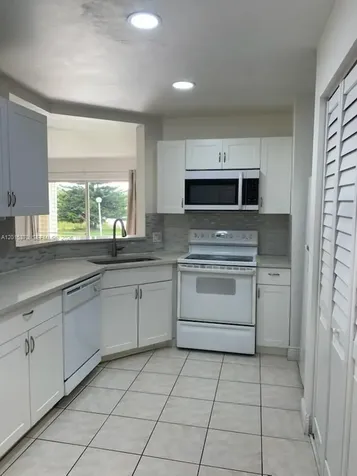 3441 NW 44th Street Oakland Park FL 33309