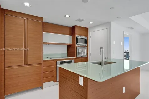 5875 Collins Avenue Miami Beach FL 33140