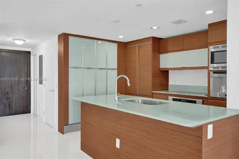 5875 Collins Avenue Miami Beach FL 33140